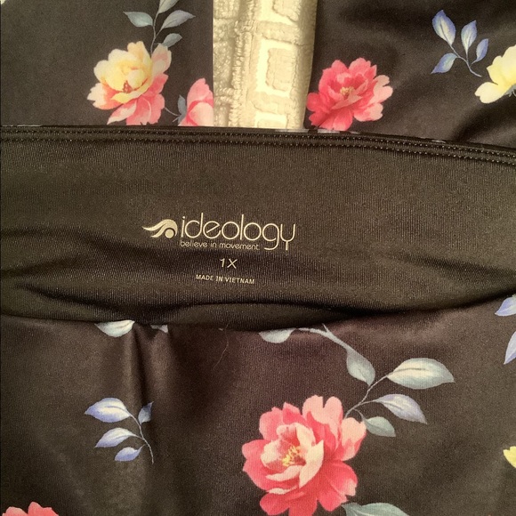 IDEOLOGY YOGA / ATHLETIC PANTS SIZE 1X BLACK WITH PINK MULITI FLORAL. - Picture 4 of 10